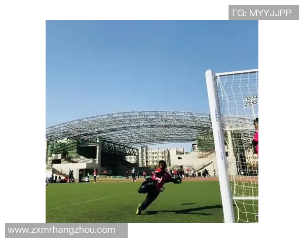 杨娜独家揭秘足球技巧与心得分享助你提升球技的秘诀 杨娜独家揭秘足球技巧与心得分享助你提升球技的秘诀